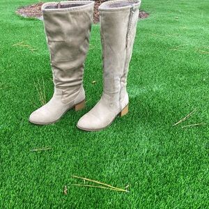 Journee Collection Women's Cream Heeled Boots